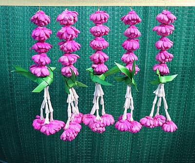 Open lotus Parrot Hanging