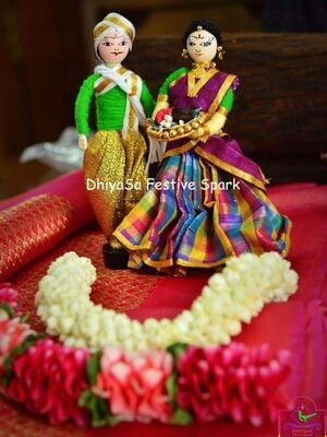 Pair doll